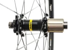 Mavic Crossmax Pro Carbon Tubeless 29" Wheelset -Mavic WMT12262 PH2 03 scaled