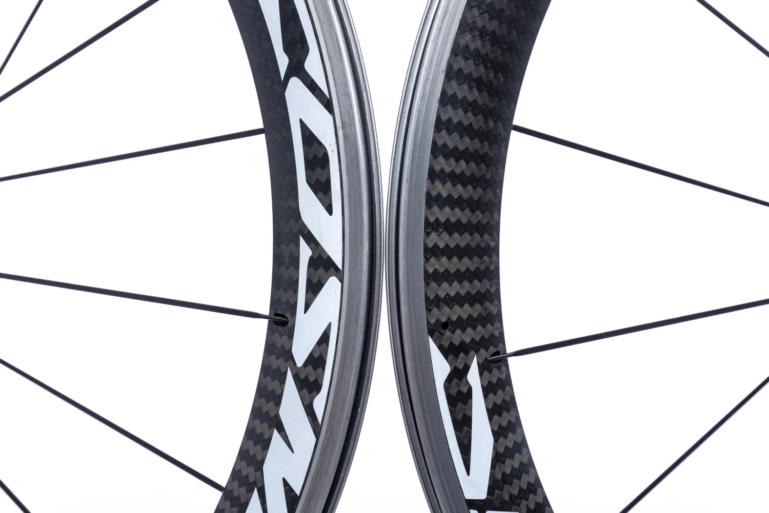 Mavic Cosmic SLS Carbon Clincher 700c Wheelset 5 Mavic Cosmic SLS Carbon Clincher 700c Wheelset - Image 5