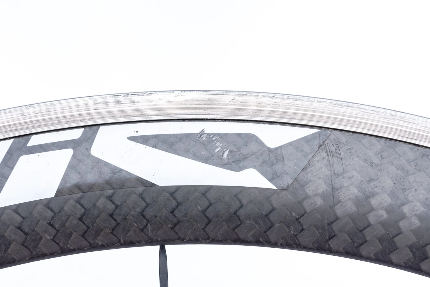 Mavic Cosmic SLS Carbon Clincher 700c Wheelset 8 Mavic Cosmic SLS Carbon Clincher 700c Wheelset - Image 8