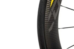 Mavic Comete Pro Carbon Tubeless 700c Front Wheel -Mavic WRD14996 PH2 04 scaled