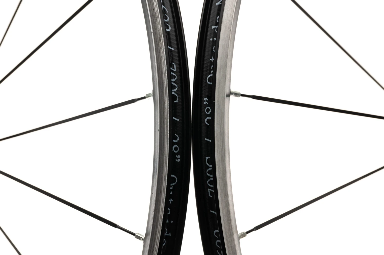 Mavic Aksium Aluminum Clincher 700c Wheelset 5 Mavic Aksium Aluminum Clincher 700c Wheelset - Image 5